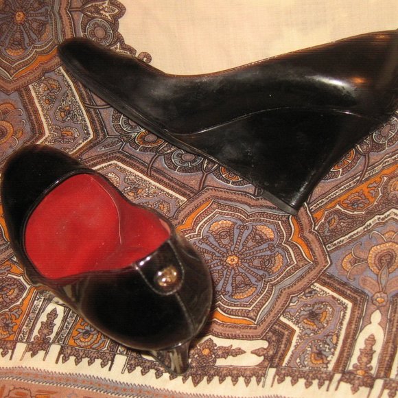 ❤️GUCCI BLACK PATENT LEATHER GG LOGO WEDGE SHOES 6 B - Picture 1 of 7